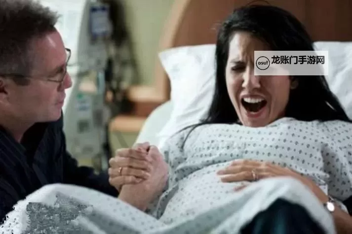 真实记录：女生和女生一起努力生孩子的感人视频展示图1