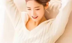 97碰碰日日:雨巷里的光影与心跳