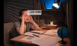童年独白：坐在木马的木棒上写作业的午后时光